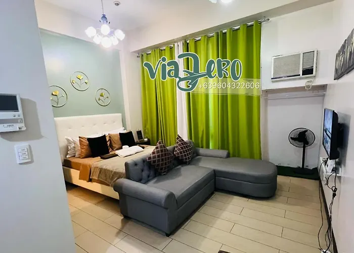 Two Palm Tree - 1o With Balcony - Across Terminal 3 Airport Apartment Manila