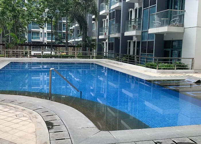 Two Palm Tree - 1o With Balcony - Across Terminal 3 Airport Apartment *