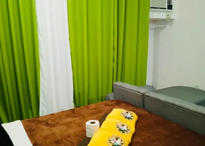 Two Palm Tree - 1o With Balcony - Across Terminal 3 Airport Apartment Manila