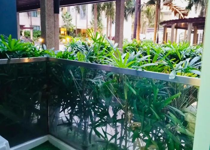Apartment Two Palm Tree - 1o With Balcony - Across Terminal 3 Airport Manila