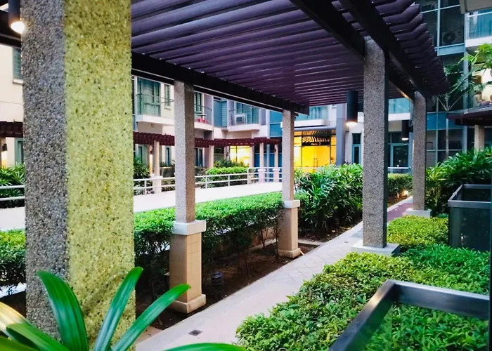 Two Palm Tree - 1o With Balcony - Across Terminal 3 Airport * Manila
