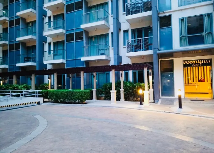 Apartment Two Palm Tree - 1o With Balcony - Across Terminal 3 Airport