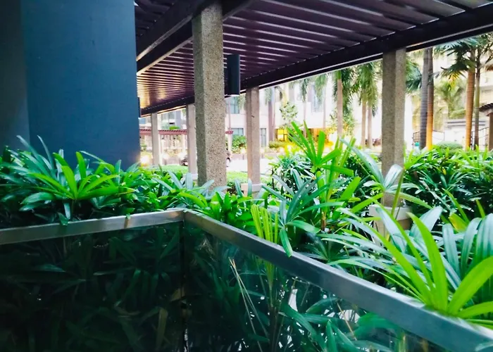 Apartment Two Palm Tree - 1o With Balcony - Across Terminal 3 Airport *