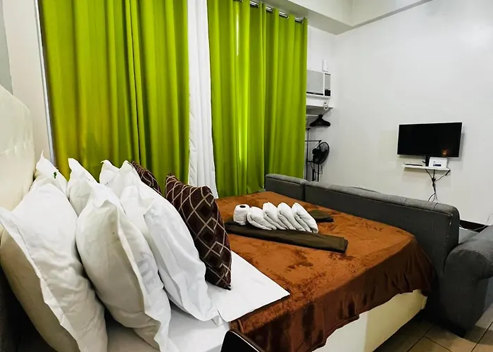 Two Palm Tree - 1o With Balcony - Across Terminal 3 Airport Apartment *