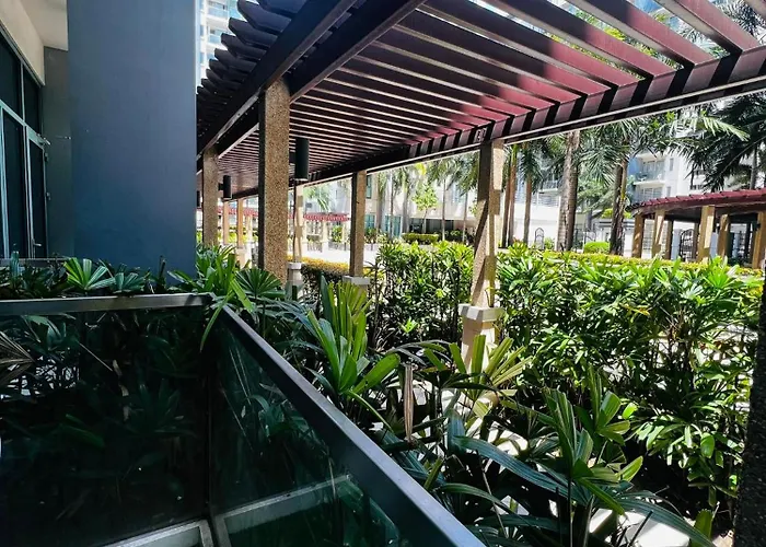 Apartment Two Palm Tree - 1o With Balcony - Across Terminal 3 Airport *