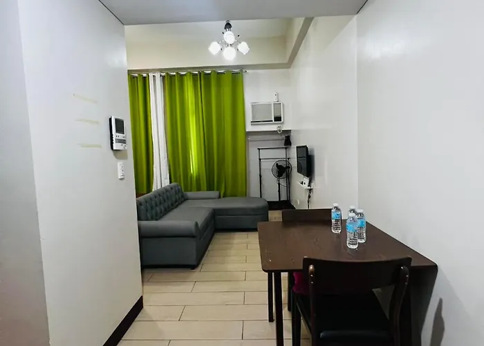 Two Palm Tree - 1o With Balcony - Across Terminal 3 Airport Apartment
