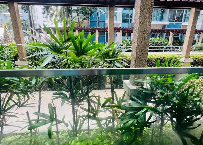 Two Palm Tree - 1o With Balcony - Across Terminal 3 Airport Apartment *