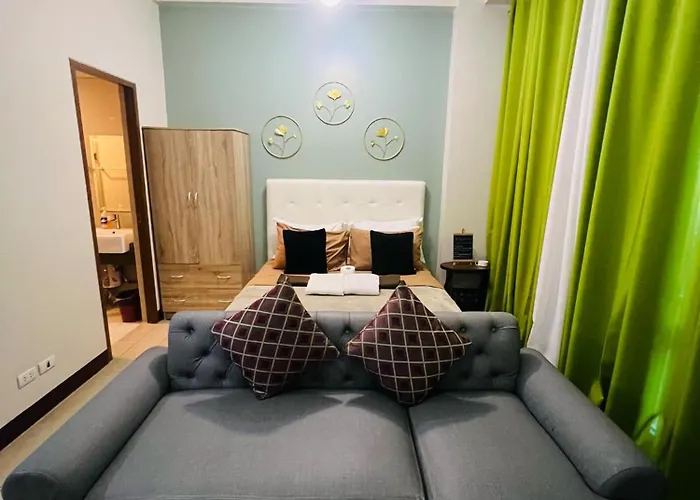 Two Palm Tree - 1o With Balcony - Across Terminal 3 Airport Apartment Manila