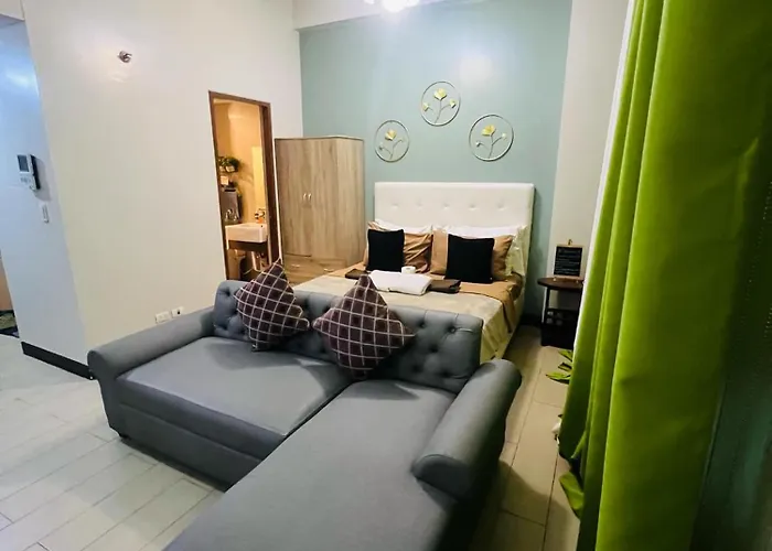Two Palm Tree - 1o With Balcony - Across Terminal 3 Airport Apartment *